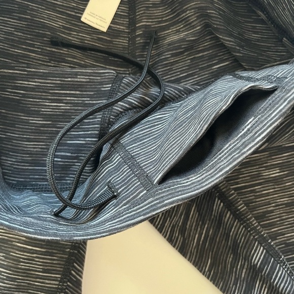 Lucy Powermax Capri Leggings Size Small - Picture 9 of 9